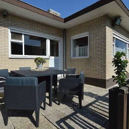 Σπίτι διακοπών Spacious In With A Garden *